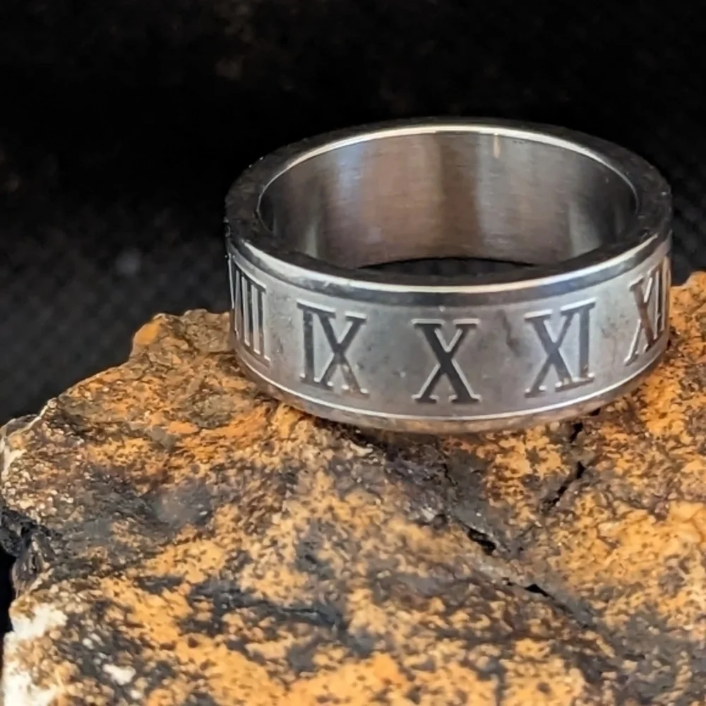 Stainless Steel‎ Roman Numeral Cigar Band Ring Size 8 - Picture 4 of 7